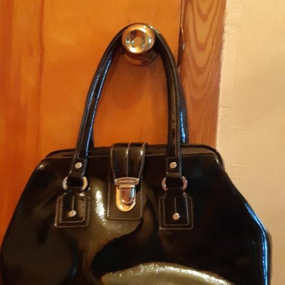 Liz Clairbonne black patent bag - Picture 2 of 3